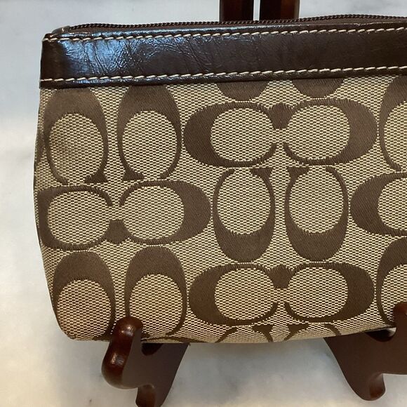 Coach Signature Jacquard Pleated Wristlet - Picture 4 of 10